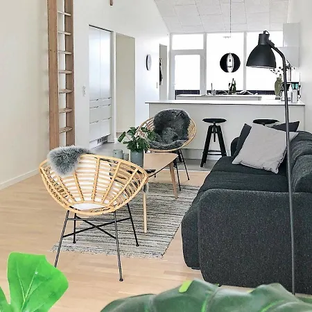 Iv Apartment *