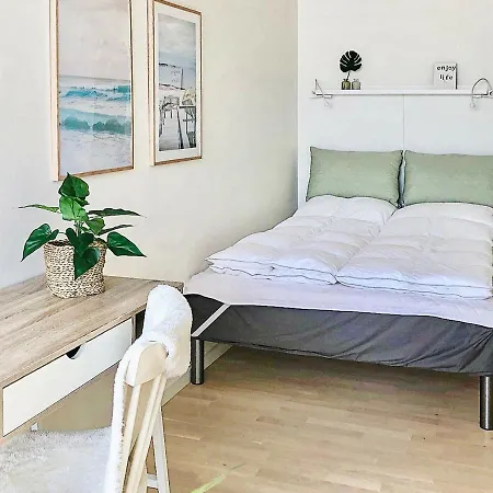 Iv Apartment *